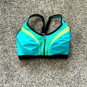 Victoria Secret spots bra